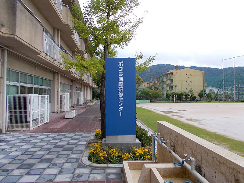 専門学校の自立広告,施工事例